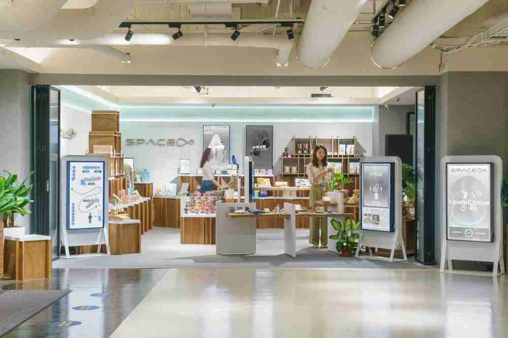 欧陆注册打造永续选物商店，，，，展示社企及社创商品，，，结合创利空间所开发的智能零售系统，，，整合多元产品信息，，，让无人商店扮演公益行动的推手